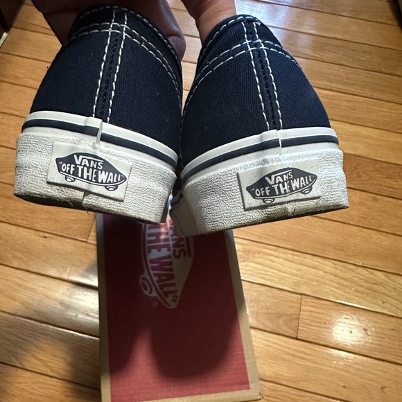 Vans - Picture 3 of 5